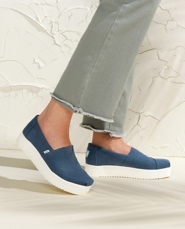 Alpargatas de mujer con plataforma azul