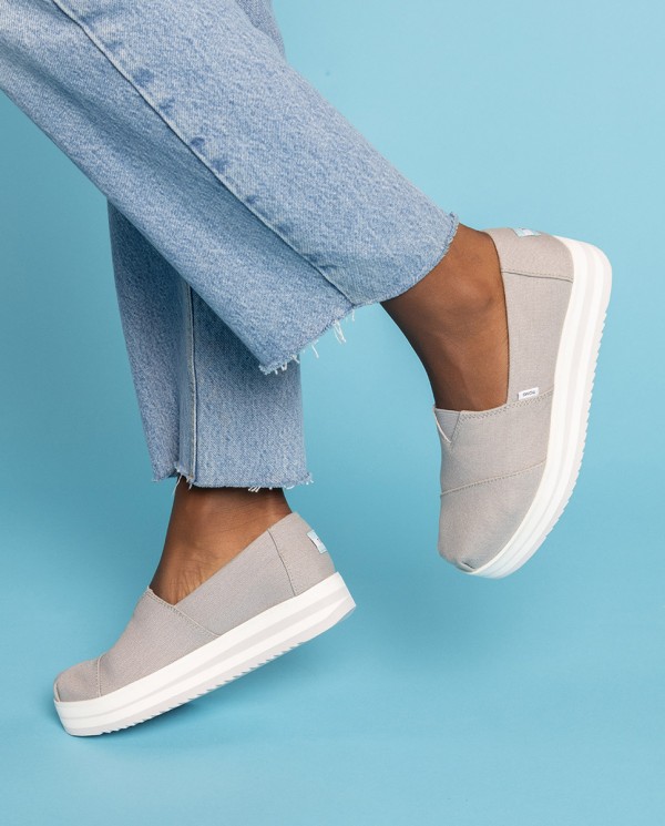 Alpargatas de mujer con plataforma gris